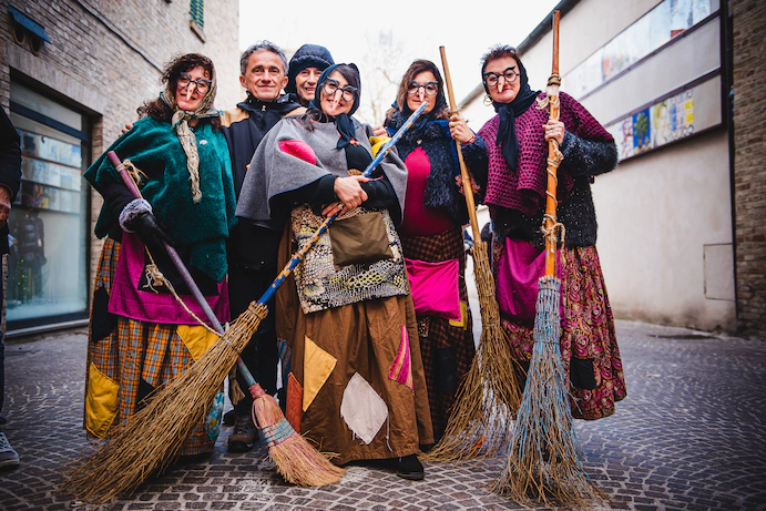 la befana costumes