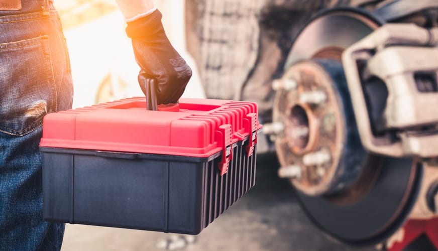 Fleet Maintenance Software: Technology Behind Preventive and Predictive Vehicle Servicing