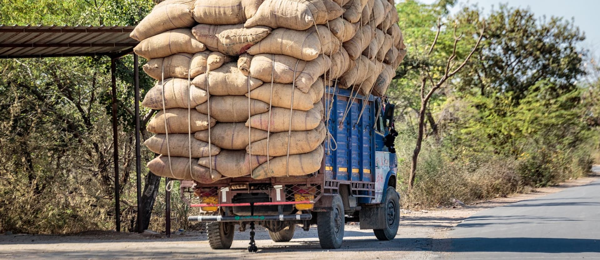 Drivers, carriers differ on most important trucking issues