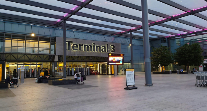 cabservice london Mbj Lu Z JA unsplash